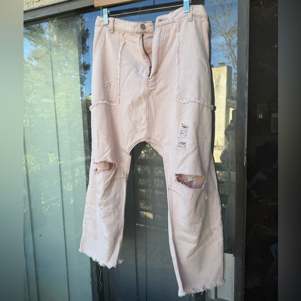 POL light pink distressed relaxed fit jeans 
SZ L NWOT - Picture 3 of 8
